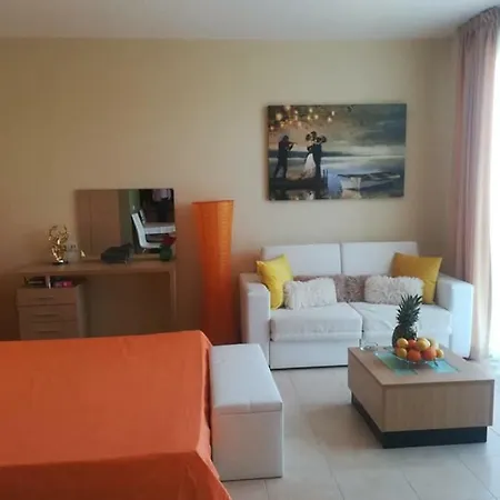 Private Apartament In Deni - Green Life Beach 아파트 *
