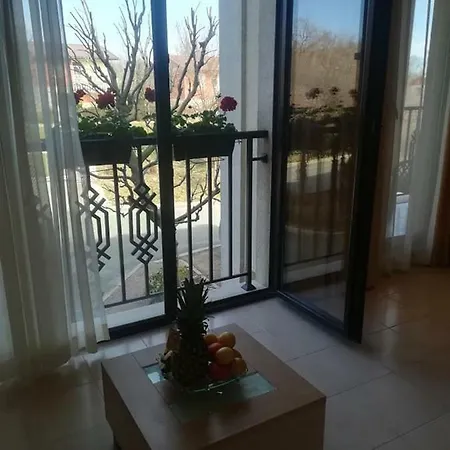 Private Apartament In Deni - Green Life Beach 아파트